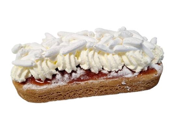 Amandelslof met kersen en slagroom